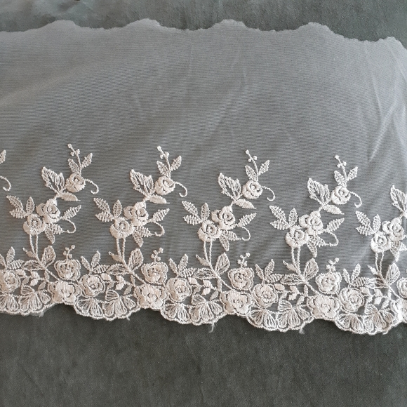 Lace trim for wedding dresses (3) - Picture 1 of 3